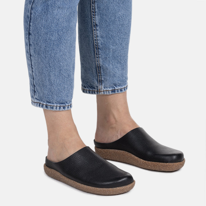 HALAVA Slip-ons