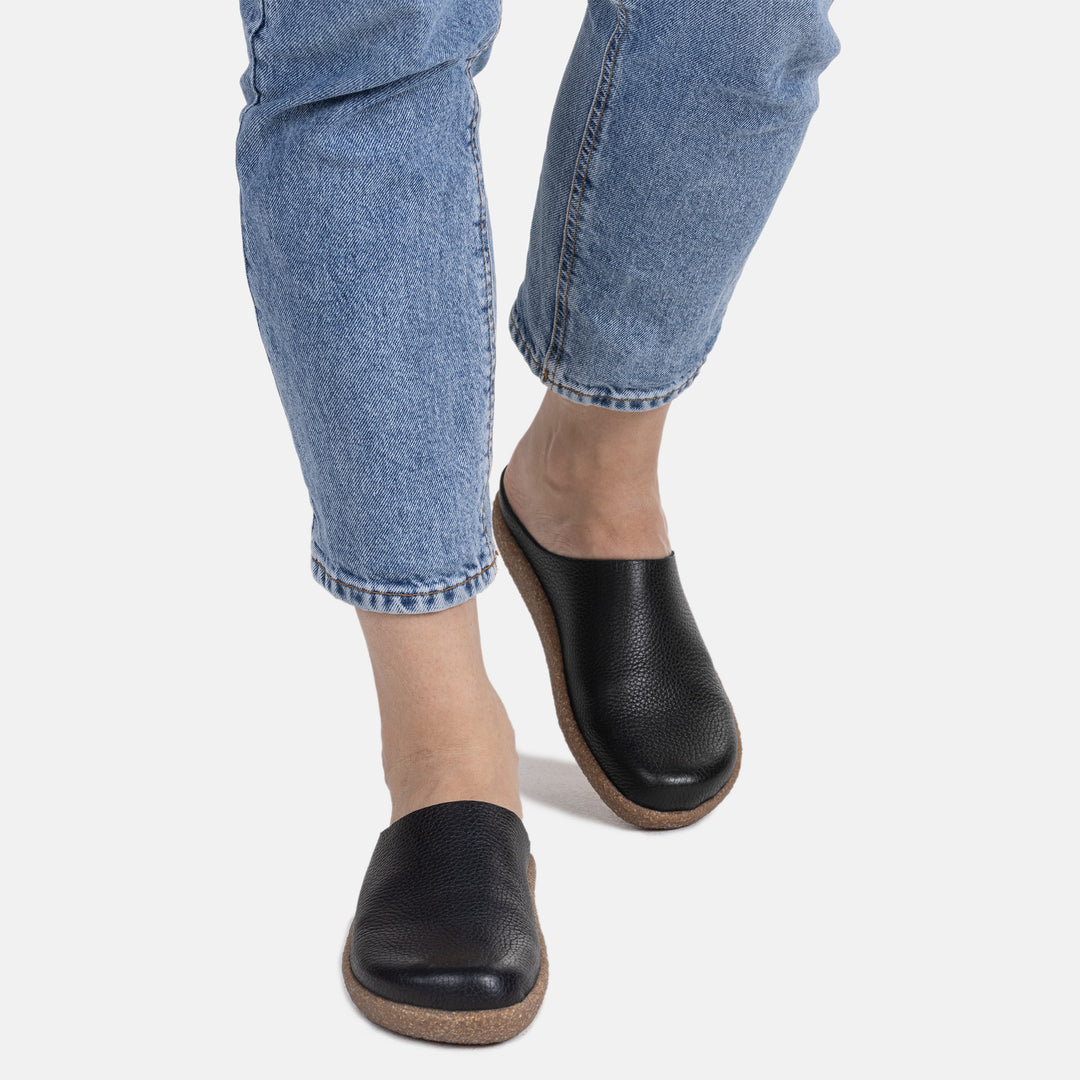 HALAVA Slip-ons