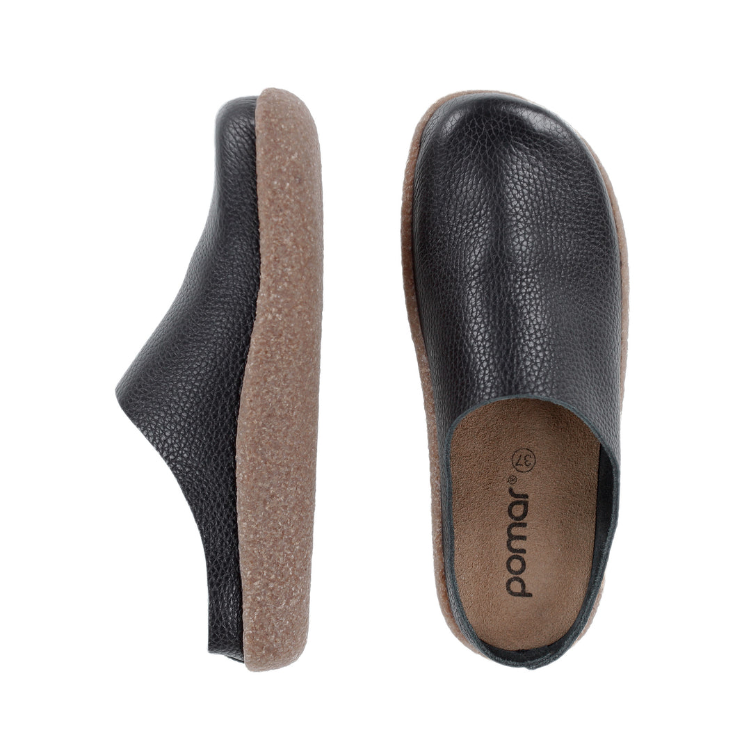 HALAVA Slip-ons
