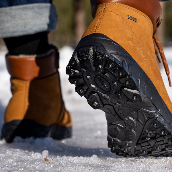 KAAKKURI Damen GORE-TEX® Spike Winterstiefel